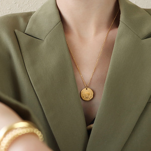 Collier chaîne de pull en acier inoxydable étanche avec plaqué or PVD 18 carats, pendentif <span class=keywords><strong>Petit</strong></span> <span class=keywords><strong>Prince</strong></span> rond de longueur moyenne - Product Image 1