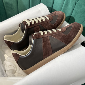 Baskets décontractées coréennes en cuir véritable pour femmes, style rétro classique à lacets, respirantes, tendance et antidérapantes - Product Image 1
