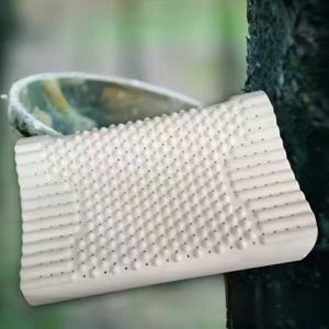 כרית עיסוי לצוואר לטקס טבעי הנמכרת ביותר עם תמיכה בעמוד השדרה הצווארי ועיצוב נושם - Product Image 5