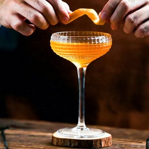 Copas de champán, <span class=keywords><strong>margarita</strong></span>, martini <span class=keywords><strong>y</strong></span> cóctel transparentes, hechas a mano, de tallo alto, con diseño acanalado, para bodas, bares <span class=keywords><strong>y</strong></span> fiestas. - Product Image 1