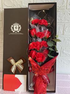 Nouvelle boîte cadeau lumineuse pour la Saint-Valentin, fleurs artificielles, bouquet <span class=keywords><strong>de</strong></span> œillets rouges et roses pour couple et mère, avec lumière LED - Product Image 6