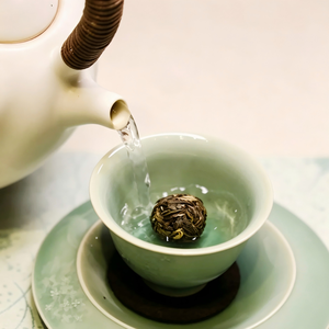 Gua Feng Zhai Jahrhundertealte alte Bäume Roher Pu'er Drachenperlen 7-8g, 50 Stück in Dose Sheng Pu Erh für Großhandel und kundenspezifische Anpassung - Product Image 5