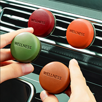 Fabricant de parfums d'intérieur, diffuseur d'aromathérapie pour voiture sur commande ODM/OEM, diffuseur d'air parfumé pour voiture en cuir d'agneau écologique