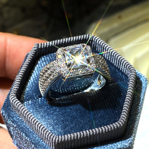 Anello Nuziale con Gemma Quadrata per Donne, Elegante Gioiello da Dito alla Moda - Product Image 2