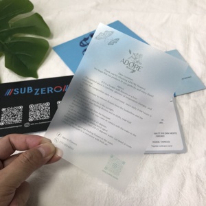 Tarjeta <span class=keywords><strong>de</strong></span> invitación <span class=keywords><strong>de</strong></span> boda <span class=keywords><strong>de</strong></span> lujo acrílica o PVC floral con impresión UV personalizada al por mayor - Product Image 3