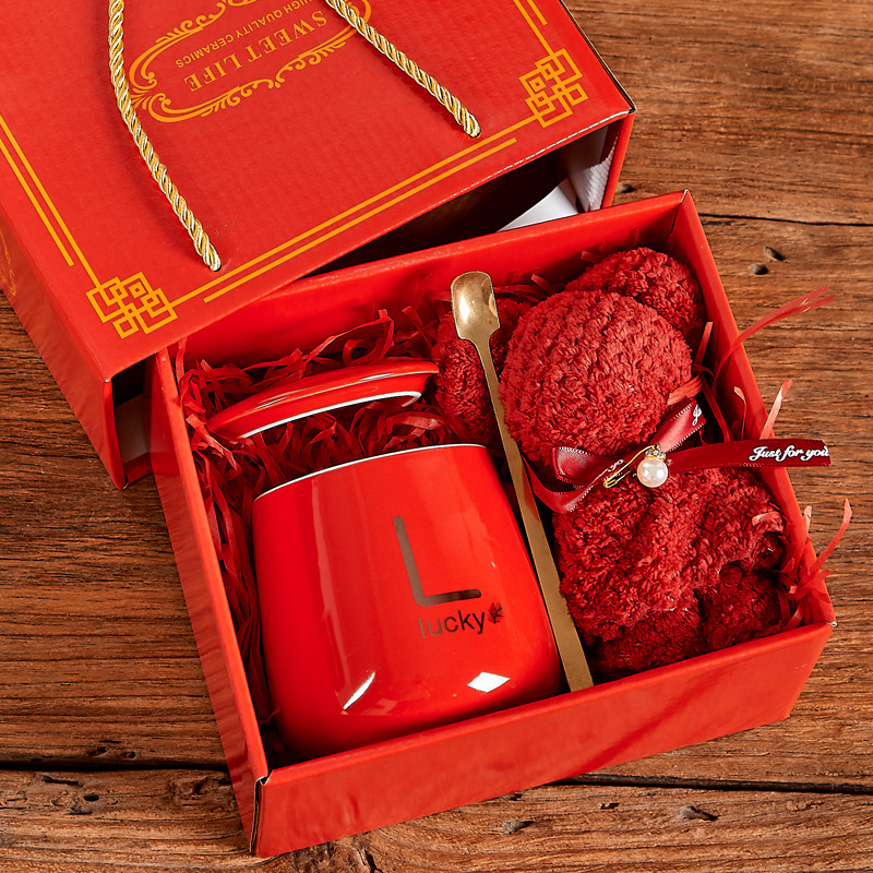 Tasse rouge + serviette