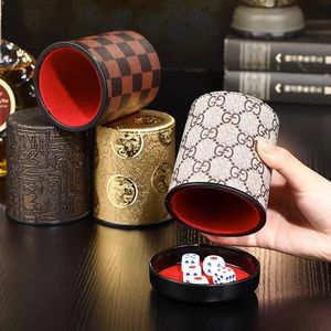 Juego de <span class=keywords><strong>Yatzy</strong></span> de Cinco Dados en Oferta, Vaso para Dados de Cuero PU con Dados - Product Image 4