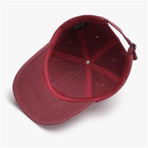 Casquettes de baseball ajustées et élégantes en orange-jaune, personnalisables avec motifs graphiques, haut de gamme, pour sports d'hiver et tennis - Product Image 4