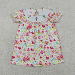 Robe smockée pour bébé fille à manches courtes avec broderie de croix et fleurs roses pour Pâques - Product Image 1