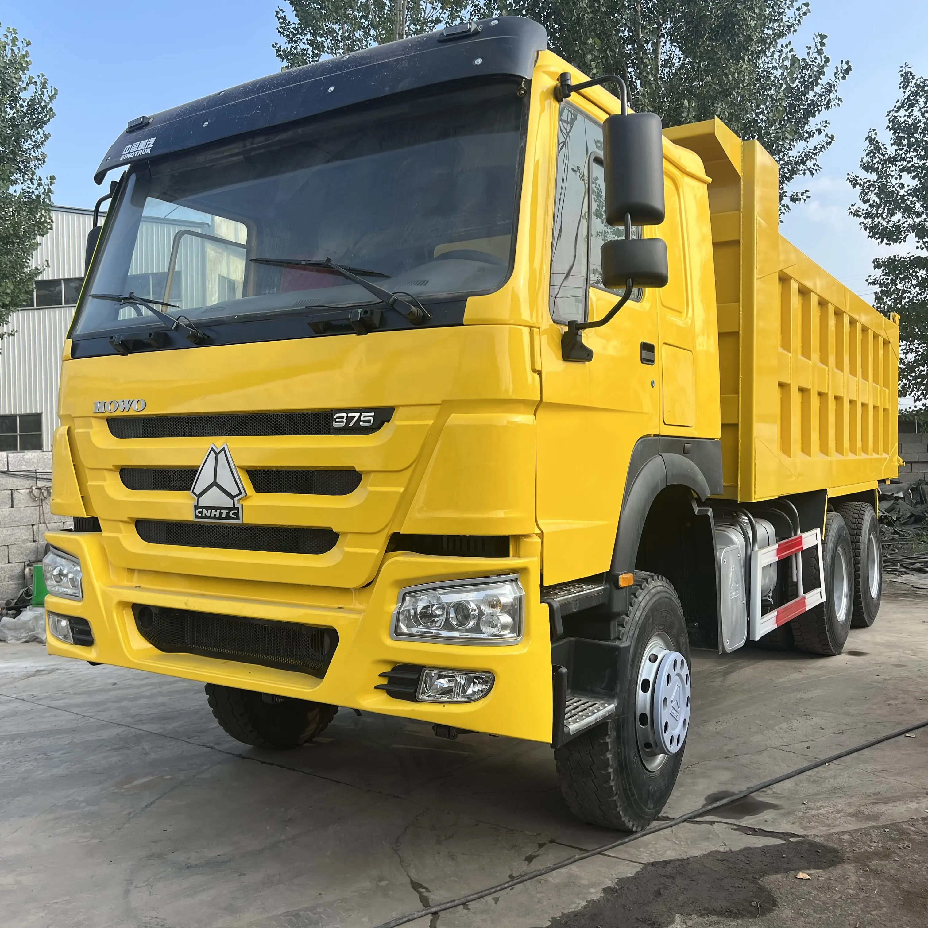 Truk sampah dump truck howo sinotruk howo tipper truck10 wheeler 375hp 420hp LHD 3 AS 40 ton stok murah