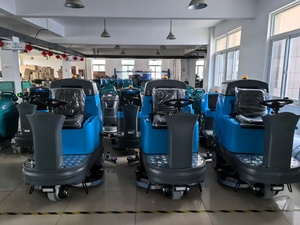 Nouveau <span class=keywords><strong>prix</strong></span> usine Nettoyeur de sol électrique automatique autoporté, réservoirs haute capacité, portée 3300m²/h, équipement de nettoyage à batterie - Product Image 4