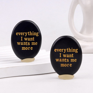 Bán Buôn Chất Lượng Cao 45Mm Hình Bầu Dục Tự Nhiên Đá Obsidian Thêm Tay Khắc Nhân Vật Massage Ngón Tay của Bạn Để Giảm Căng Thẳng - Product Image 1