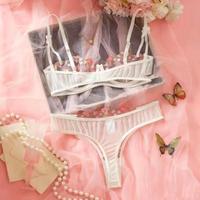 Meilleures ventes, Ensemble de lingerie romantique et mignon en dentelle transparente et sexy avec broderie en maille