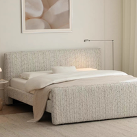 Chambre principale, style crème, lit double minimaliste, nouveau modèle