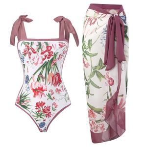 Conjunto de 2 Piezas de Traje de Baño con Falda de Cintura Alta y Cubierta de Encaje con Estampado Floral Rosa Personalizado para Mujer - Product Image 1