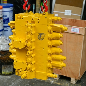 723-46-20501 723-46-20402 723-47-20502 Komatsu Graafmachine Regelklep <span class=keywords><strong>Pc200</strong></span> <span class=keywords><strong>6</strong></span> PC220-7 Hoofdklep Voor Komatsu - Product Image 2