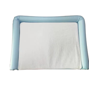 Splendide plateforme de repos rembourrée pour bébé avec serviette à séchage rapide et bande Velcro fiable pour un confort doux et pratique lors du change des couches du nouveau-né - Product Image 1