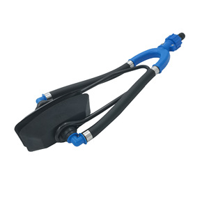 Limpiador de motores fueraborda de doble manguera azul con abrazadera rectangular para lavado de embarcaciones - Product Image 3