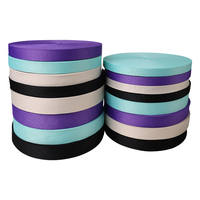 Sangle en polyester sergé classique, teinture uniforme et faible décoloration pour sangles de sacs et harnais professionnels