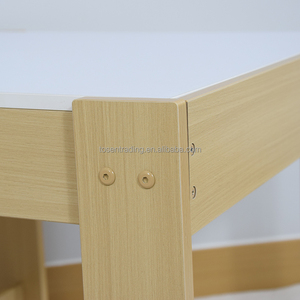 Mesa infantil moderna y juego de dos sillas con tablero de doble cara y contenedor de almacenamiento, escritorio de actividades de madera para niños - Blanco - Product Image 6