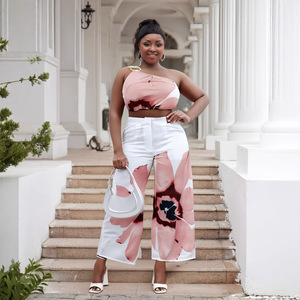 Completo due pezzi casual stampato stile europeo-americano, ecologico, vestibilità ampia, taglie forti, primavera estate, con pantaloni corti slim in raso a gamba larga - Product Image 1