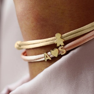 Bracelet en cordon de soie <span class=keywords><strong>avec</strong></span> breloques pour enfants en acier inoxydable plaqué or PVD, résistant au ternissement, personnalisable, bijoux pour maman - Product Image 6