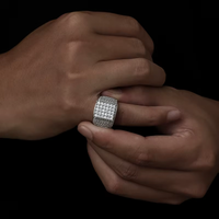 Nouvelle bague plaquée or en laiton sertie de diamants CZ carrés pour hommes, bijoux hip-hop de luxe, bagues de mariage tendance, vente en gros