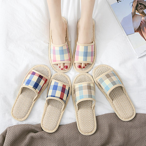   Chaussons de luxe en fourrure pelucheuse haut de gamme, confortables et élégants pour la maison, avec semelle en caoutchouc antidérapante et durable. - Product Image 1