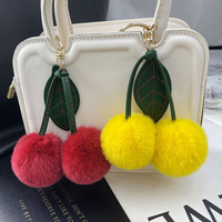 Porte-clés Pompon Mignon Cerise, Accessoire Moelleux, Breloque pour Sac à Main, Sac de Voiture, Pendentif pour Femmes et Filles