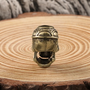 Testa di artigianato in ottone statua ombrello corda EDC teschio gioielli fai da te ciondolo gioielli. - Product Image 5