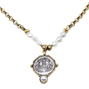 Collana con Pendente a Scudo dell'Alfa Sorority in Lega di Zinco Dorata Anticata con Perle Imitate e Catena - Regalo per Fidanzamento - Product Image 6