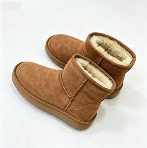 Botas de Invierno de Piel de Oveja Marrón, Estilo Slip-On, con Forro de Felpa, Punta Redonda, Suela de Goma, Diseño Plano Acolchado - Product Image 4
