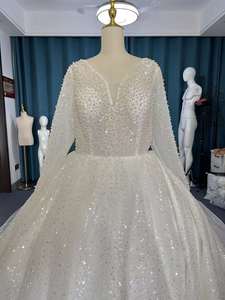 Nuevo Vestido de Novia Lujoso y Moderno con Encaje, Escote en V, Manga Larga, Cola Larga y Lentejuelas con Cuentas - Product Image 3