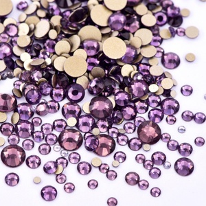 Oleeya Wholesale 2028 Strass en verre à dos plat doré, tailles assorties, et Strass pour ongles en cristal et cristal AB pour la décoration d'ongles - Product Image 4