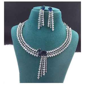 Parure de bijoux indiens plaqués or 24 carats anti-ternissement pour femme : collier, boucles d'oreilles et Maang Tika – Idéale pour mariages, fiançailles et soirées – Tendance - Product Image 1
