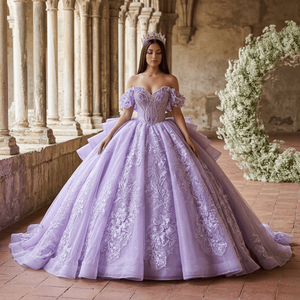 Elegante Vestido de Quinceañera Estilo Princesa en Lavanda con Apliques de Encaje y Cuentas en los Hombros y Cola Capilla para Fiesta de Cumpleaños o Dulces 16 - Product Image 1