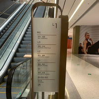 Panneau de signalisation autoportant de luxe en acier inoxydable avec étanchéité IPX6 pour hôtels, aéroports, écoles, parcs et magasins - Utilisation extérieure