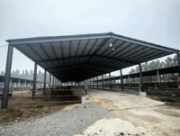 Entrepôt préfabriqué modulaire en acier léger à un étage, conçu sur mesure pour l'emballage et le stockage d'engrais, avec aménagement personnalisé