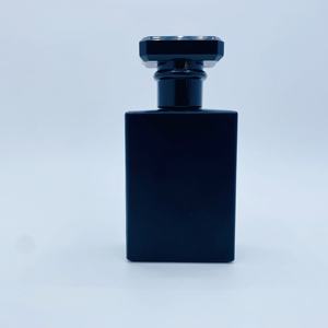 Botella de Perfume de Vidrio Negro de 50 ml con Tapa de Plástico para Dispensar Fragancias en el Cuidado Personal para Creaciones de Perfumes DIY - Product Image 5