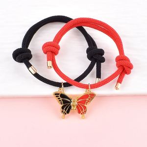 สร้อยข้อมือคู่แม่เหล็ก ลายผีเสื้อเคลือบสีสันสดใส พร้อมจี้แม่เหล็กแบบหยดน้ำมัน สายมิลาน สร้อยข้อมือมิตรภาพ สร้อยข้อมือคู่รัก - Product Image 3