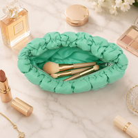 Sac de toilette matelassé léger personnalisé grande capacité avec fermeture éclair, mignon et moelleux, idéal pour le voyage et le maquillage pour femme