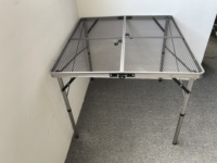 Klappbarer Camp-Aluminium tisch mit höhen verstellbaren Beinen, leichter tragbarer klappbarer Aluminium-Esstisch für den Innen-und Außenbereich