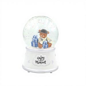 Bola de Nieve de Cristal con Oso, Bola de Nieve Personalizada de Poliresina, Regalo Hecho en China - Product Image 1