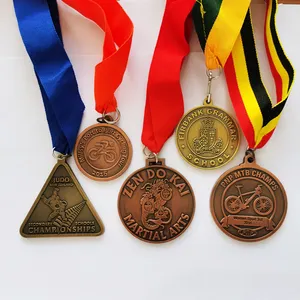 ميدالية معدنية رياضية بطلاء ذهبي ثلاثي الأبعاد مخصصة عالية الجودة مزودة بشريط