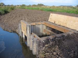 Pile en plastique PVC de qualité supérieure résistante aux intempéries facile à installer pour les barrières anti-inondation et la construction de levées - Product Image 5