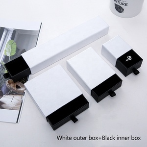 Coffret de Collection de Bijoux Exquis Personnalisé en Carton Rigide – Organisateur Haut de Gamme pour Colliers et Bagues - Product Image 5