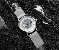 Montre mécanique avec cadran squelette complet, chiffres romains, mouvement automatique, bracelet en maille milanaise, boîtier doré