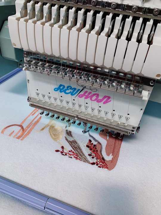 China Factory Multi Function Computerized Embroidery Machine Price