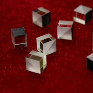 Prism Rectangular <span class=keywords><strong>Corner</strong></span> Cube Optical Glass <span class=keywords><strong>Beam</strong></span> <span class=keywords><strong>Splitter</strong></span> Componente personalizado OEM ODM para instrumentos ópticos - Product Image 3
