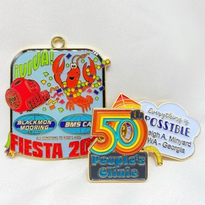 <span class=keywords><strong>Bowling</strong></span> <span class=keywords><strong>Pins</strong></span> Thiết Kế <span class=keywords><strong>Logo</strong></span> Dễ Thương Kim Loại Thủ Công Mỹ Nghệ Nhà Máy Tùy Chỉnh Huy Hiệu Anime Mềm Cứng Men Ve Áo Pin Với Sự Ủng Hộ Thẻ - Product Image 4